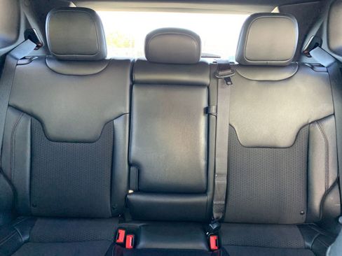 Used 2025 Jeep Compass Trailhawk image 37