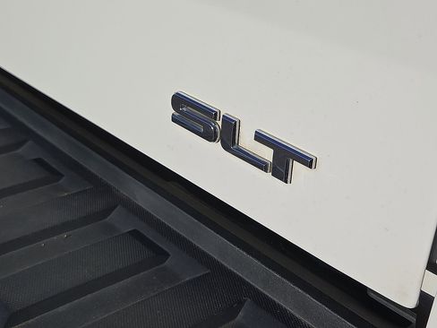 Used 2018 GMC Sierra 1500 SLT w/ SLT Premium Package image 8