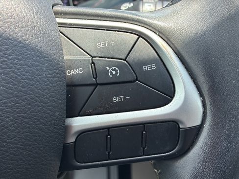 Used 2019 Jeep Compass Latitude FWD image 37