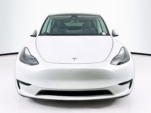 Used 2023 Tesla Model Y Long Range image 2
