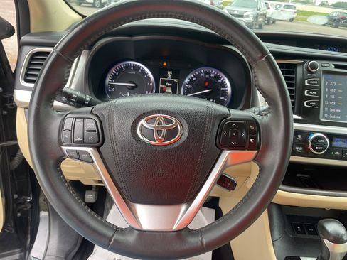 Used 2016 Toyota Highlander XLE image 23