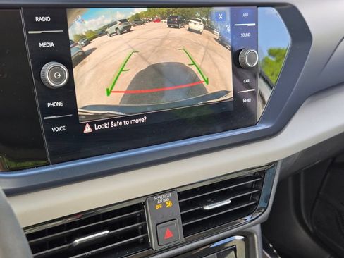Certified 2023 Volkswagen Taos SE FWD image 22