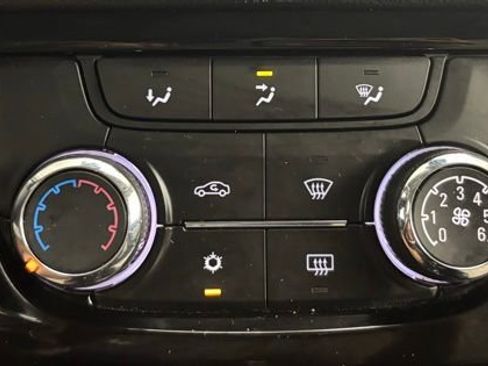 Used 2018 Buick Encore Preferred image 28