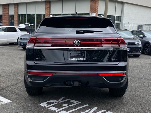 Certified 2024 Volkswagen Atlas Cross Sport SE w/ Panoramic Sunroof Package AWD/4WD image 4
