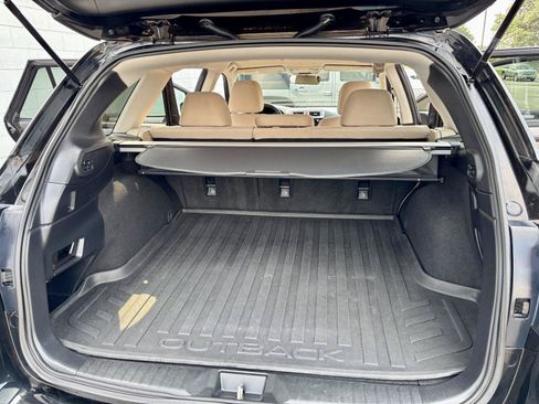 Used 2017 Subaru Outback 2.5i Premium AWD/4WD image 11