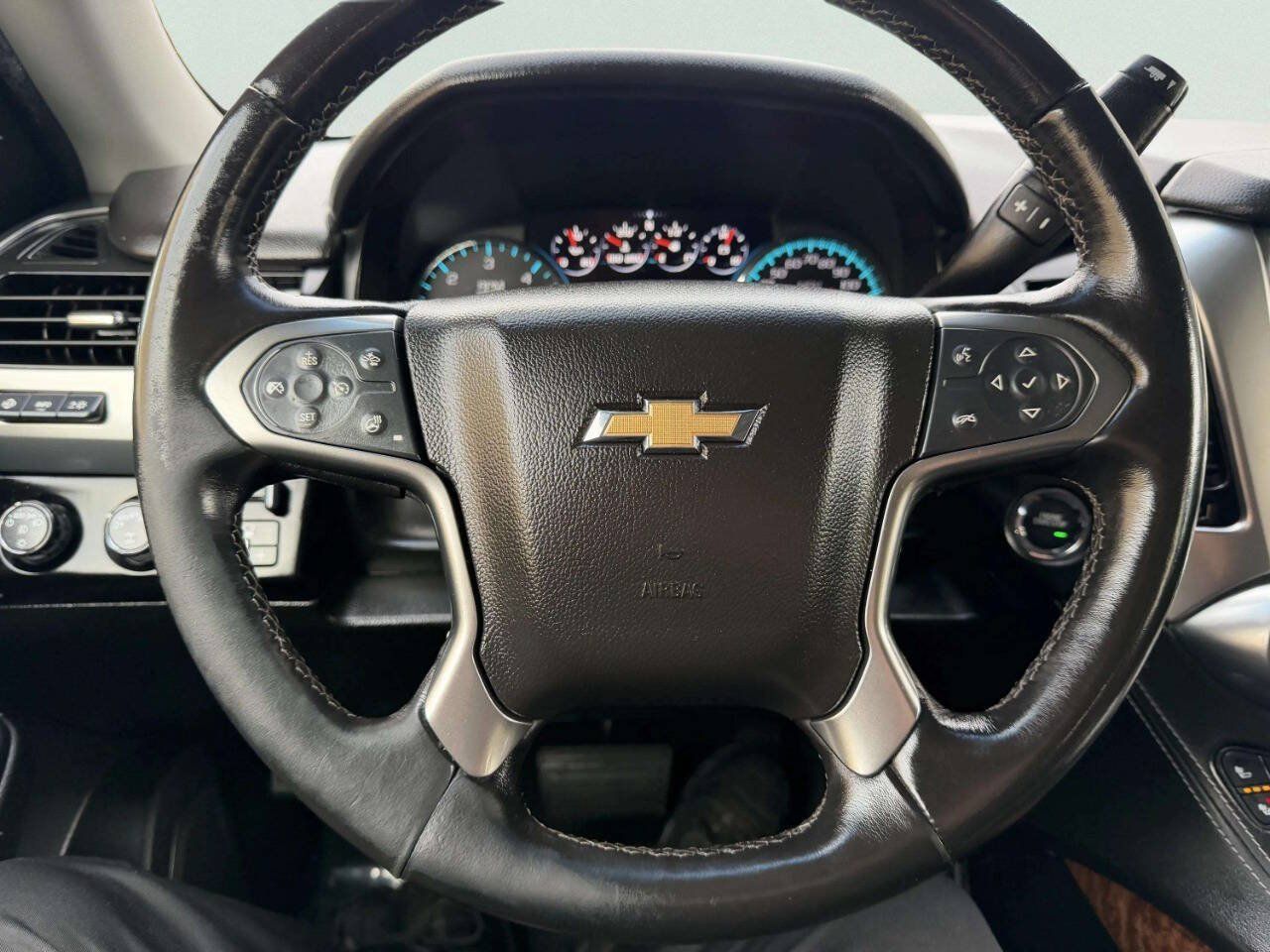 Used 2019 Chevrolet Suburban Premier w/ Premier Plus Edition AWD/4WD image 40