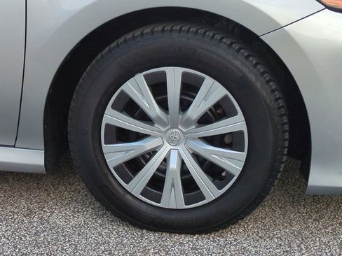 Used 2020 Toyota Camry LE image 11