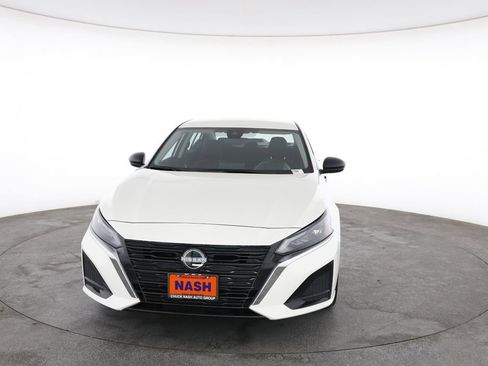 Used 2025 Nissan Altima 2.5 SV FWD image 4
