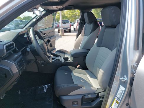 Used 2025 Toyota Tacoma TRD Sport AWD/4WD image 16
