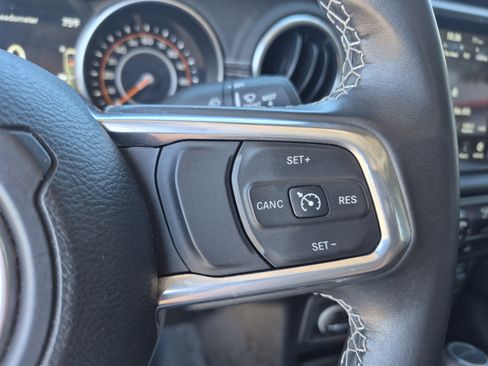 Used 2022 Jeep Gladiator Overland w/ Popular Equipment Package AWD/4WD image 27