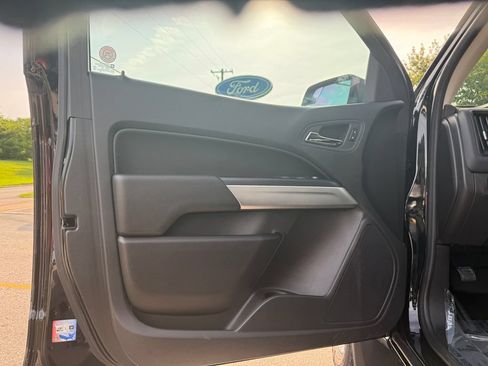 Used 2022 Chevrolet Colorado LT w/ LT Convenience Package AWD/4WD image 18