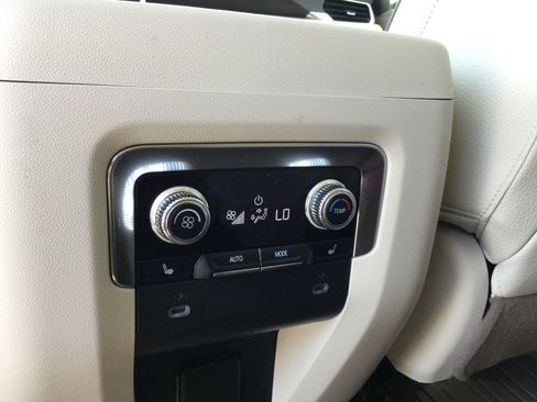 Used 2022 GMC Yukon Denali w/ Denali Premium Package AWD/4WD image 13