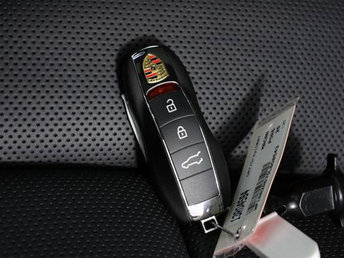 Used 2025 Porsche Macan image 34