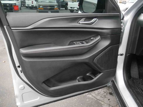 Used 2023 Jeep Grand Cherokee L Laredo image 24