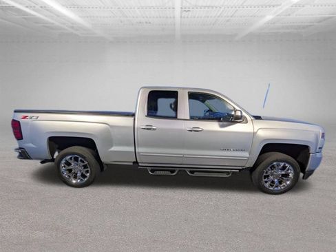 Used 2018 Chevrolet Silverado 1500 LT w/ All Star Edition AWD/4WD image 4