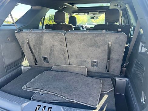 Used 2025 Ford Explorer ST-Line image 18