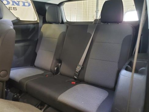 Used 2021 Chevrolet Traverse LT FWD image 8