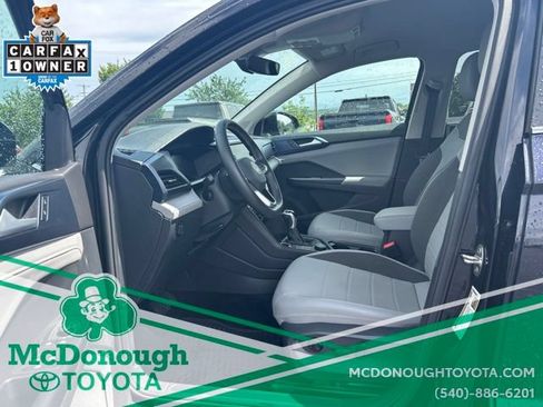 Used 2024 Volkswagen Taos SE AWD/4WD image 3