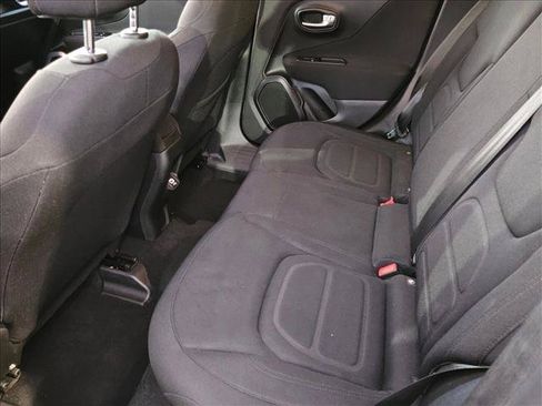 Used 2019 Jeep Renegade Latitude AWD/4WD image 17