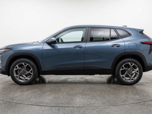 Used 2025 Chevrolet Trax LT FWD image 5