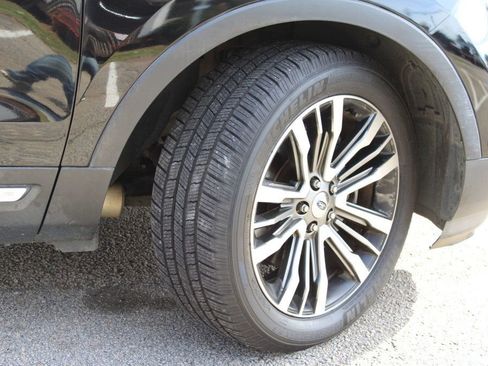 Used 2017 Ford Explorer Platinum image 19