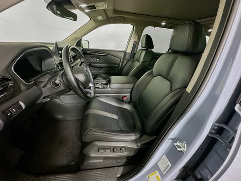 Used 2023 Honda Pilot Touring image 13