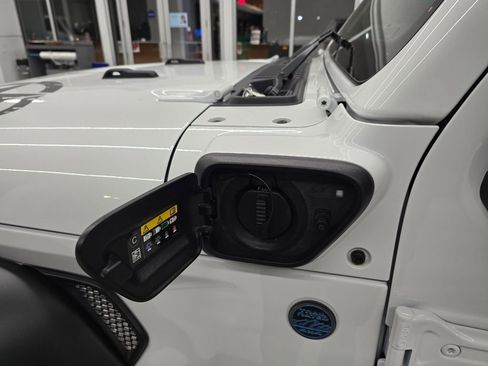 Used 2025 Jeep Wrangler Sport S image 15