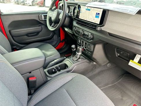 New 2025 Jeep Gladiator Sport image 10