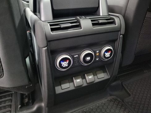 Used 2023 Land Rover Defender 110 SE AWD/4WD image 25