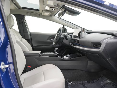Used 2026 Toyota Prius XLE AWD/4WD image 11