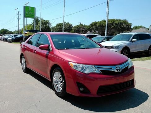Used 2012 Toyota Camry LE FWD image 4