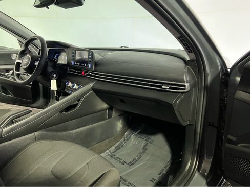 Used 2024 Hyundai Elantra SE FWD image 28