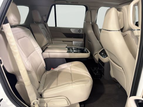 Used 2020 Lincoln Navigator Reserve w/ Luxury Package RWD image 13