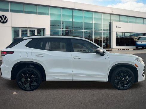 New 2026 Volkswagen Tiguan SE R-Line image 4