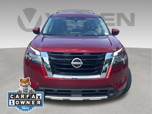 Used 2024 Nissan Pathfinder SL AWD/4WD image 2