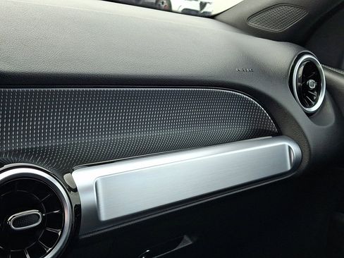 Used 2023 Mercedes-Benz GLB 250 4MATIC image 30