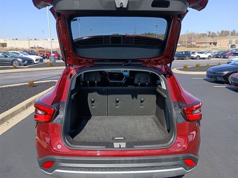 Used 2025 Chevrolet Trax LT w/ LT Convenience Package image 29