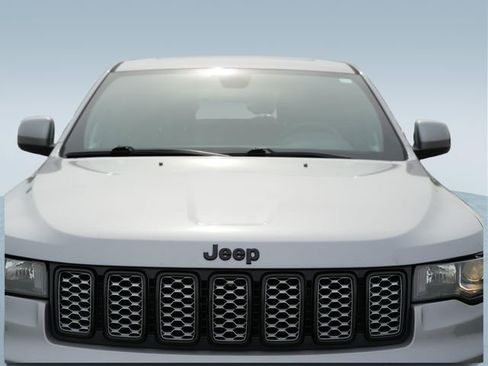 Used 2019 Jeep Grand Cherokee Altitude RWD image 38