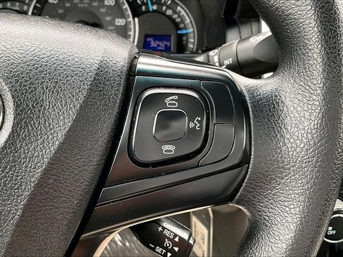 Used 2015 Toyota Camry LE image 18