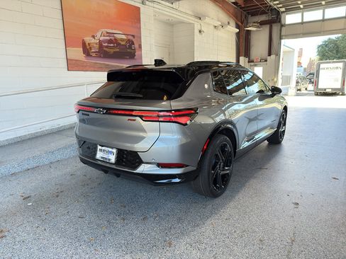 New 2026 Chevrolet Equinox EV RS image 9