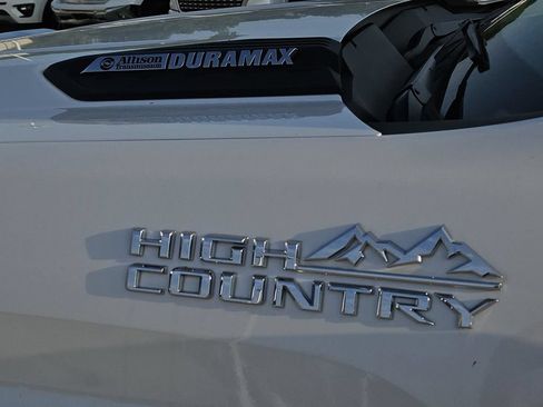 Used 2025 Chevrolet Silverado 2500 High Country w/ Technology Package AWD/4WD image 48