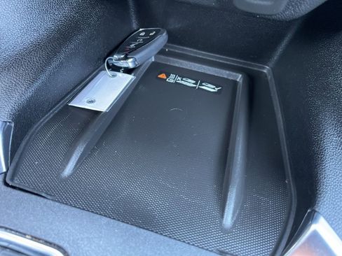 Used 2023 Chevrolet Traverse LT w/ LPO, Floor Liner Package image 9