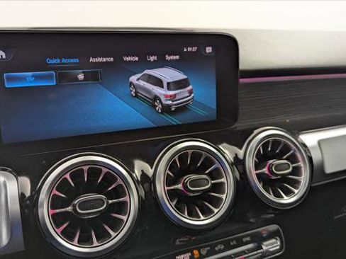 Used 2023 Mercedes-Benz GLB 250 4MATIC w/ Premium Package image 29