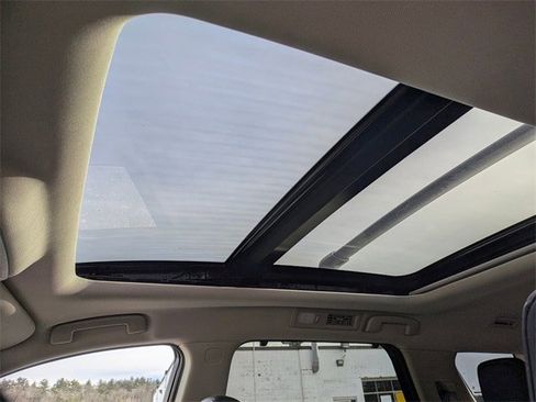 Used 2022 Nissan Pathfinder Platinum w/ Cargo Package image 30