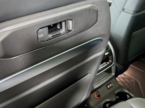 Used 2025 BMW X7 M60i image 28