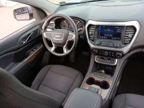 Used 2023 GMC Acadia SLE image 18