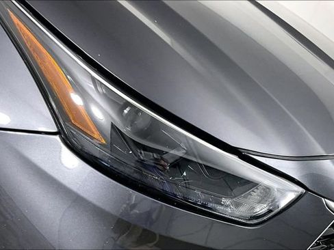 Used 2025 Toyota Highlander LE FWD image 28