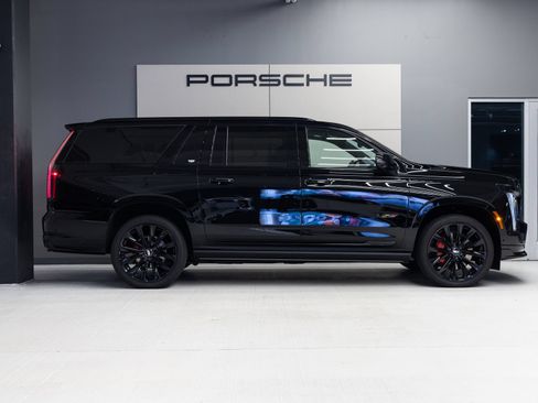 Used 2026 Cadillac Escalade ESV V w/ LPO, ONYX Package AWD/4WD image 8