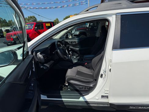 Used 2022 Subaru Outback Premium image 10