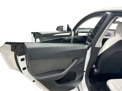 Certified 2023 Tesla Model Y Long Range AWD/4WD image 10